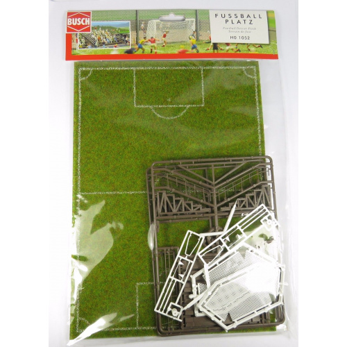 Busch H0 1052 voetbal grasmat met goals en tribunes - Modeltreinshop