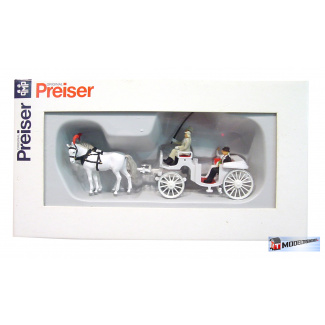 Preiser H0 30451 Trouwerij in open paarden koets - Modeltreinshop