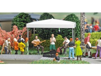 Busch H0 aktie set 7846 straatmuzikanten met tafel, tent en accessoires - Modeltreinshop