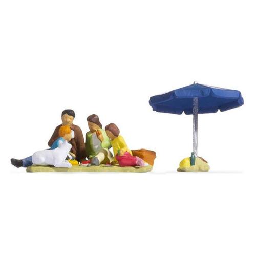 Noch H0 15599 Familie tijdens Picknick - Modeltreinshop