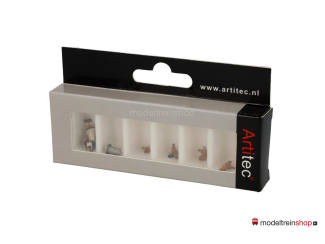 Artitec H0 387.514 Boerin met kippen - Modeltreinshop