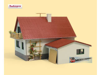 Auhagen H0 12222 Huis met garage - Modeltreinshop