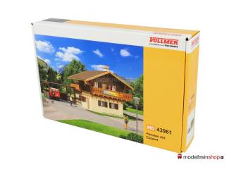 Vollmer HO 43961 Pension met carport - Modeltreinshop