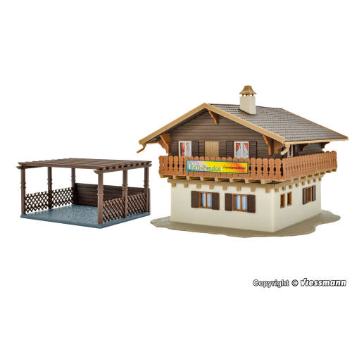 Vollmer HO 43961 Pension met carport - Modeltreinshop