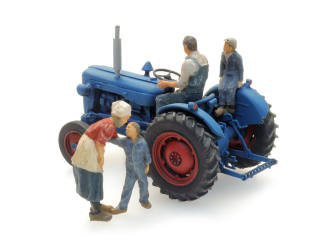 Artitec H0 5870026 Boerenfamilie op de tractor 3x - Modeltreinshop