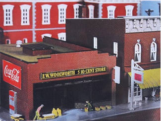 Heljan H0 904 IJs- en Woolworth-winkel - Modeltreinshop