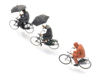 Artitec H0 5870016 Fietsers in de regen (3x) met paraplu - Modeltreinshop