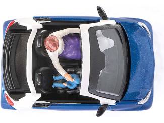 Busch H0 50779 Smart Cabrio met bestuurster en baby - blauw wit - Modeltreinshop