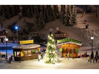 Faller HO 134002 2 Kerstmarktkraampjes met verlichte kerstbomen - Modeltreinshop