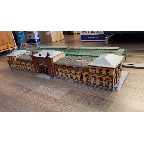 Kibri HO 39373 en 39565 Station Bonn en 2x overkapping - Reeds gebouwd - Modeltreinshop