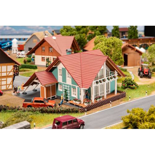 Faller HO 191815 Woonhuis met carport - Modeltreinshop