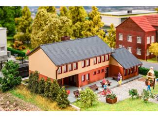 Faller HO 131319 Gemeenschapscentrum - Modeltreinshop