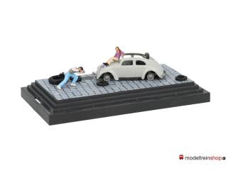 Busch H0 7637 Farbe bringt leben - Graffiti spuiter met VW kever - Modeltreinshop