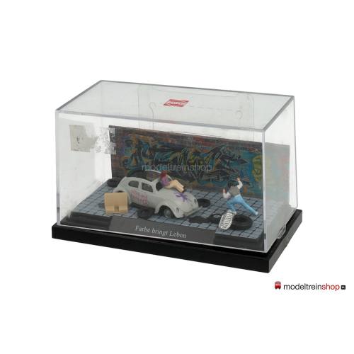 Busch H0 7637 Farbe bringt leben - Graffiti spuiter met VW kever - Modeltreinshop