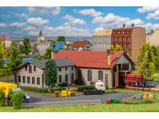 Faller N 222106 Twee-standplaats locomotiefloods met werkplaats - Modeltreinshop