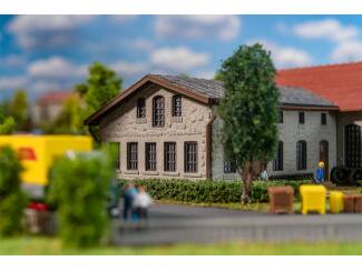 Faller N 222106 Twee-standplaats locomotiefloods met werkplaats - Modeltreinshop
