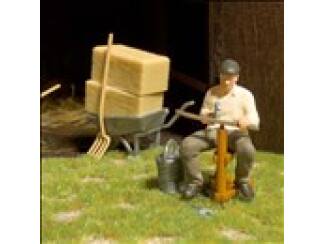 Busch H0 79854 Een zeis slijpen - Modeltreinshop