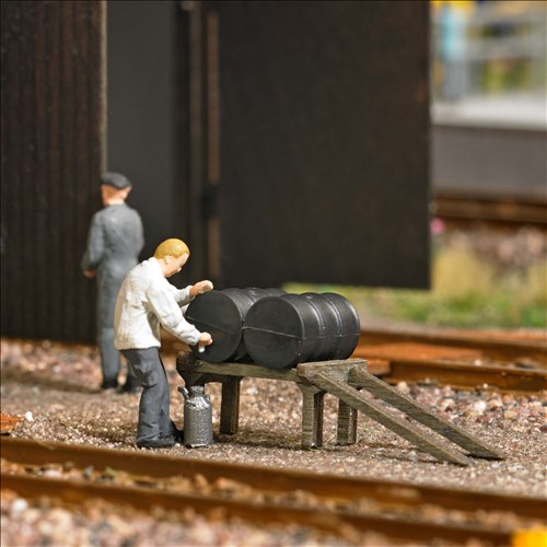 Busch H0 1995 olie afgeven - Modeltreinshop Busch H0 1995 olie afgeven - Modeltreinshop