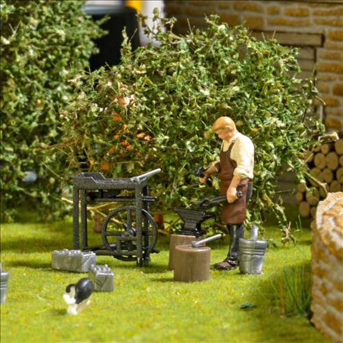 Busch H0 79820 Smid achter het aambeeld - Modeltreinshop Busch H0 79820 Smid achter het aambeeld - Modeltreinshop