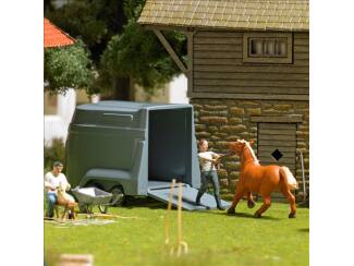 Busch H0 79858 Koppige pony in trailer - Modeltreinshop