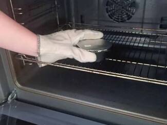 Noch Water-Drops easy. Dit middel kunt u verwarmen in de hetelichtoven (150 graden) waardoor het vloeibaar wordt en u het makkelijk kunt gieten. Let op! Plaats dit niet in de -magnetron- daar de plastic verpakking dan zal smelten. - Modeltreinshop