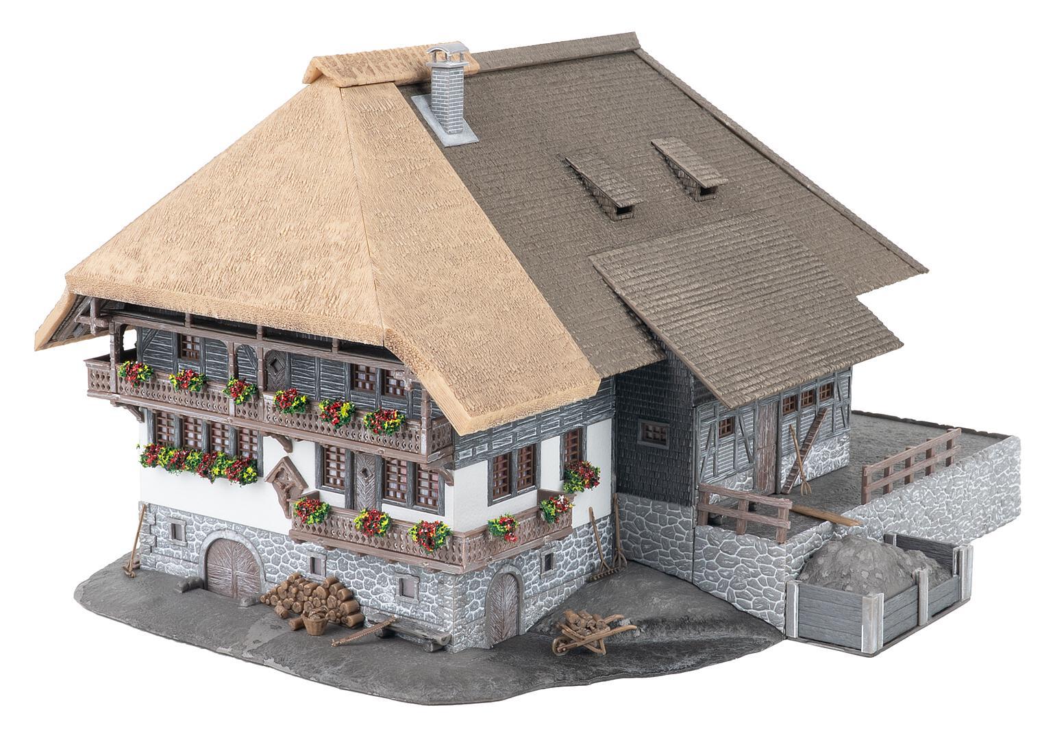 Faller HO 130013 Jubileummodel Zwarte Woud boerderij met 2 figuren