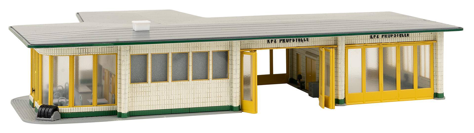Faller HO 130592 Groot BP-tankstation – Modeltreinshop Faller HO 130592 Groot BP-tankstation - Modeltreinshop